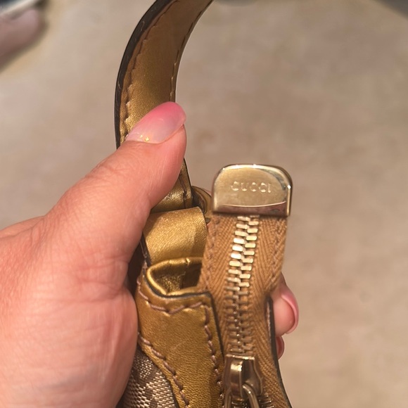 Gucci Cream and Gold Shoulder Bag with Iconic Design - Picture 11 of 14